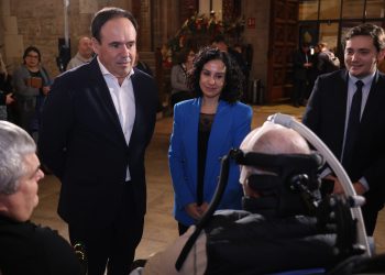 Pérez Llorca avanza que la Generalitat resuelve los primeros expedientes de Grado III+ para personas con ELA con ayudas de hasta 9.850 euros mensuales