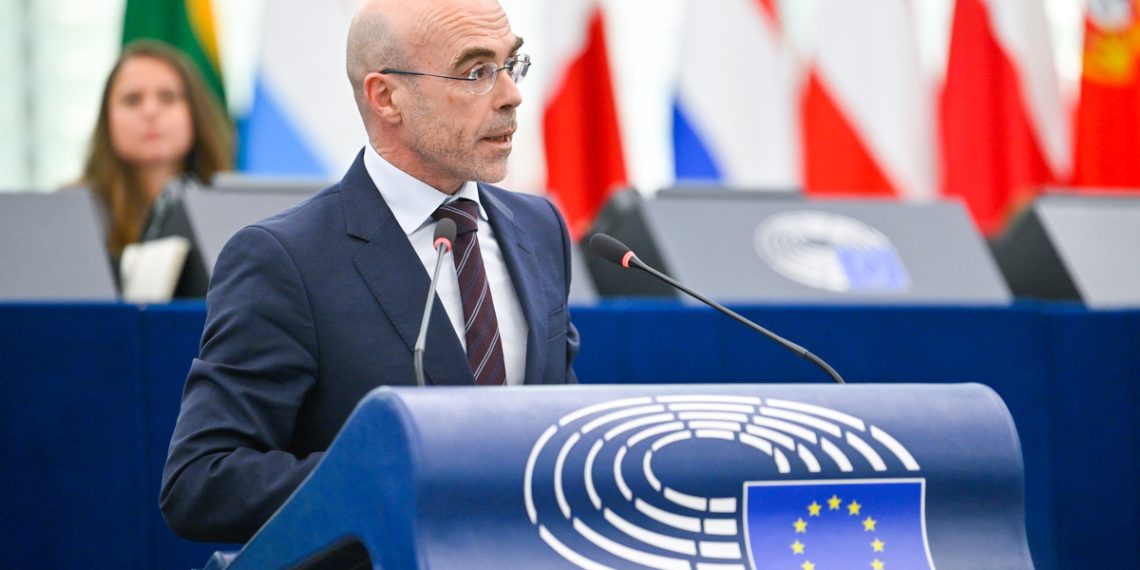 Los patriotas de Europa fuerzan el giro migratorio en Bruselas