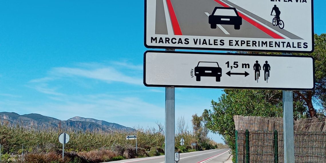 La Diputación de Valencia prueba nuevas señales para mejorar la seguridad de los ciclistas en carretera