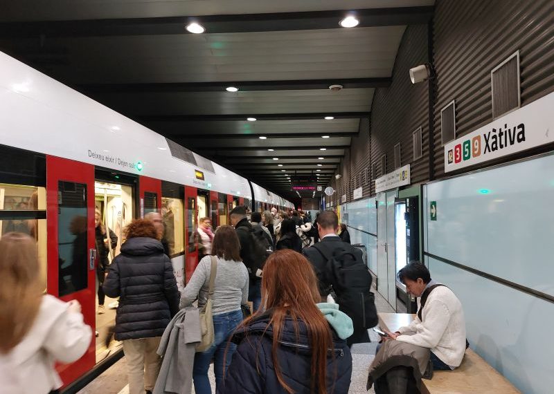 Metrovalencia cerrará las estaciones de Xàtiva y Colón durante las mascletaes de Fallas