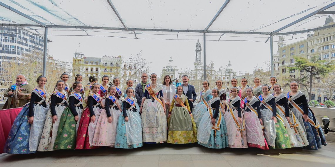 Valencia inaugura las mascletàs con un potente disparo de Pirotecnia Peñarroja