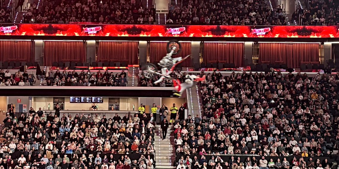 El Freestyle World Tour llena el Roig Arena con un espectáculo de alto voltaje