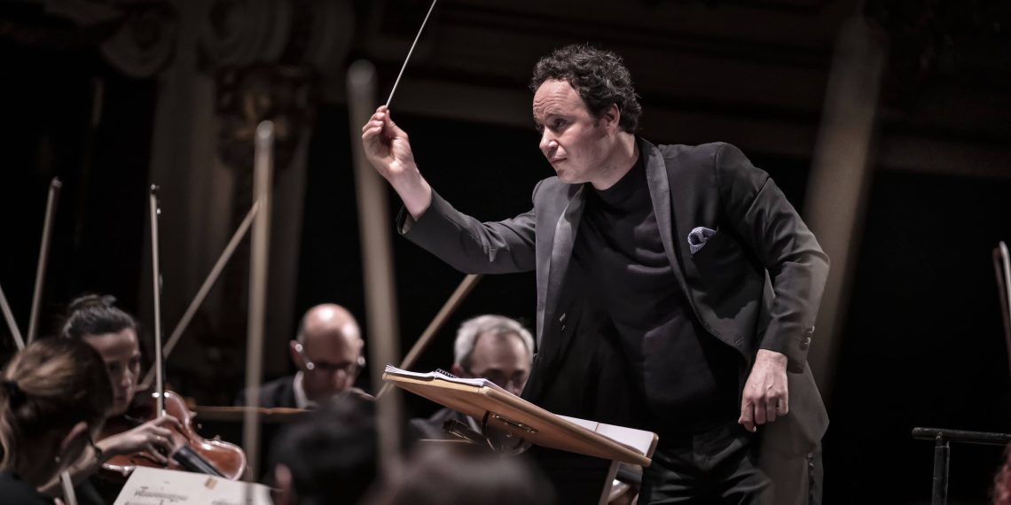 La Orquesta de Valencia interpreta Bartók y Dvořák con Josu de Solaun