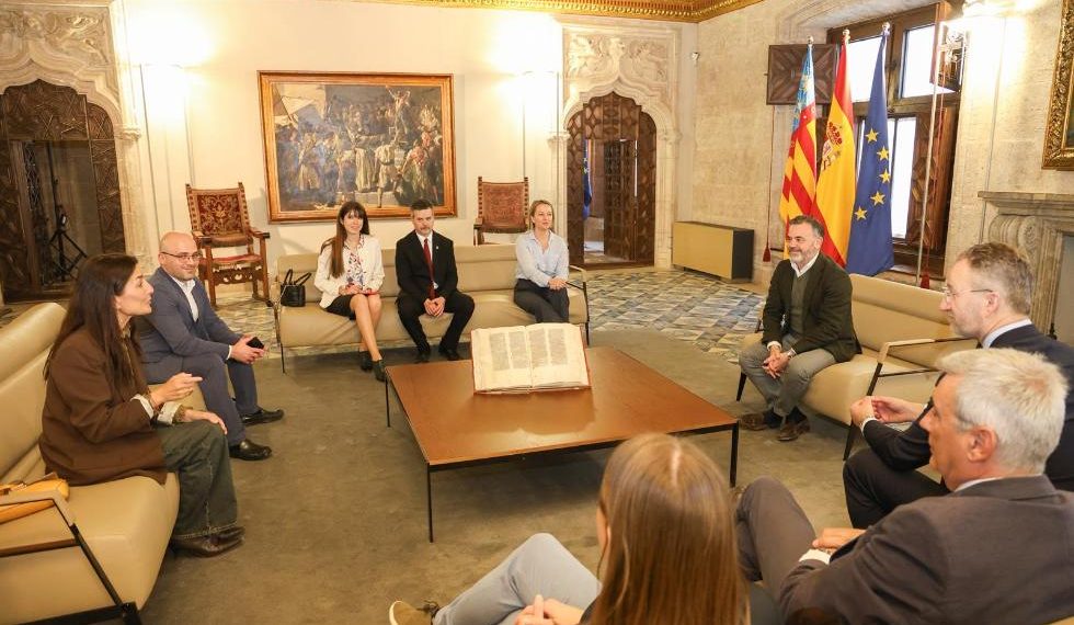 José Díez recibe en la Generalitat a delegaciones diplomáticas de Ucrania y Suecia