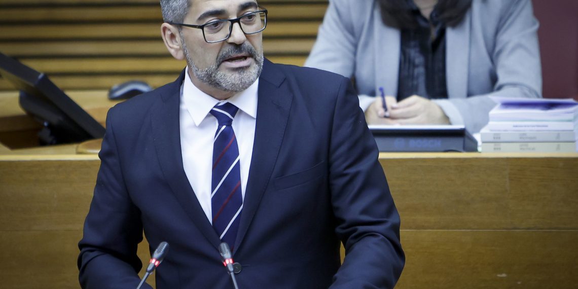 El PP acusa al PSPV de bloquear medidas para reducir el colapso del carnet de conducir