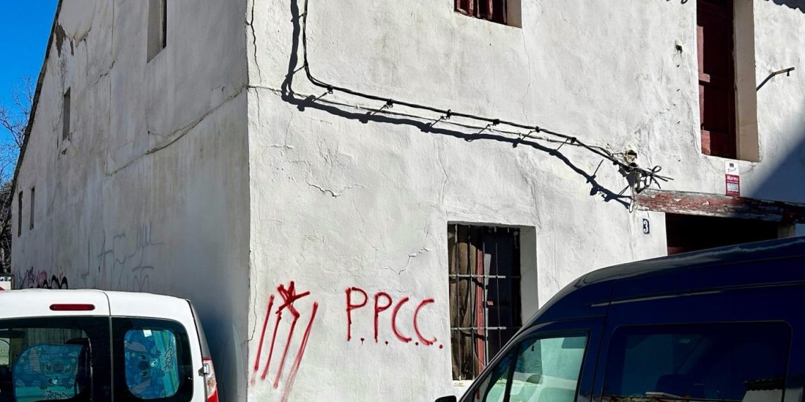 Denuncian pintadas con simbología de los “Països Catalans” en alquerías históricas de Benimaclet