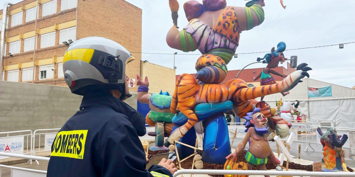 El Consorcio de Bomberos de Valencia elabora un protocolo ante lluvias y viento en Fallas