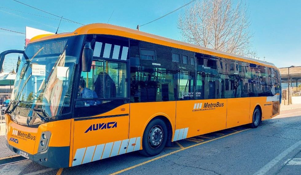La Generalitat refuerza Metrobús y crea lanzaderas desde Albal para llegar al metro durante las mascletàs