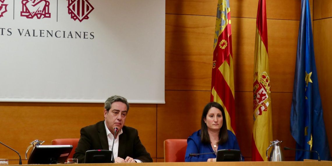 Ana Vega (VOX): «El gasto sanitario por la atención a inmigrantes legales e ilegales es alarmantes: de 2018 a 2025 el gasto en farmacia a inmigrantes ilegales se ha disparado en más de un 530%»