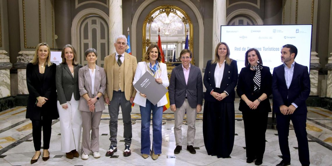 València impulsa una red de ciudades para coordinar la gestión del turismo urbano en España