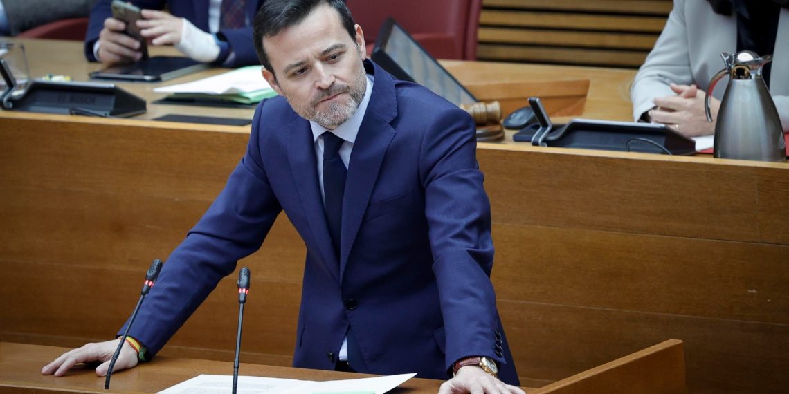 Joaquín Alés acusa al PSOE de “uso fraudulento” de las instituciones en Les Corts