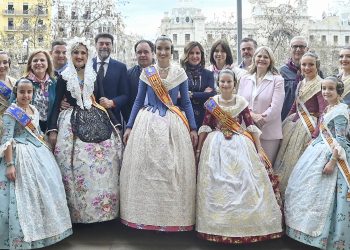 Pérez Llorca y Maria José Catalá asisten a la ‘mascletà’ de Valencia