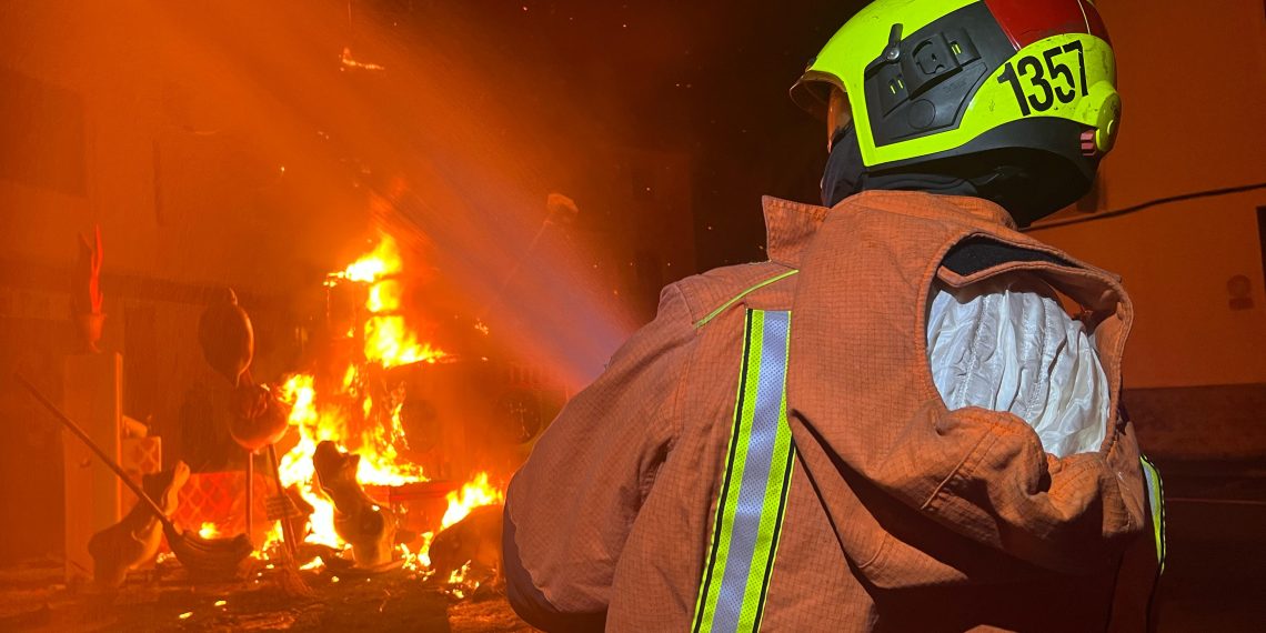 El Consorcio de Bomberos coordina más de 400 efectivos para blindar la noche de la Cremà en la provincia