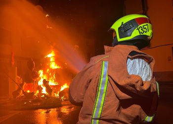 El Consorcio de Bomberos coordina más de 400 efectivos para blindar la noche de la Cremà en la provincia