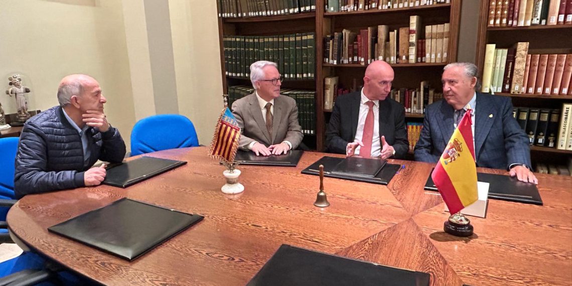 El Ayuntamiento de Valencia y la RACV firman un convenio para difundir el emprendimiento valenciano