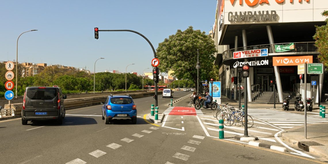 Nuevo semáforo en Campanar para mejorar la seguridad y el tráfico hacia Tirso de Molina