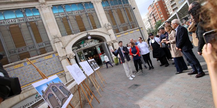 Valencia invierte 800.000 euros en la limpieza y restauración del Mercado Central