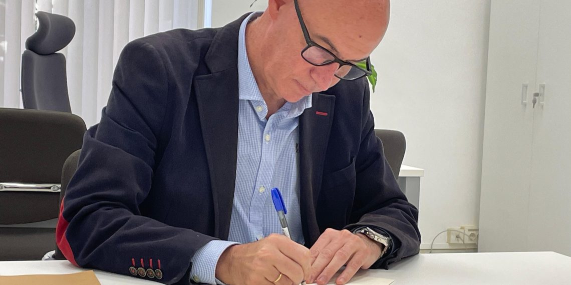 Valencia acuerda un convenio para impulsar el emprendimiento cultural vinculado al Camino del Santo Grial