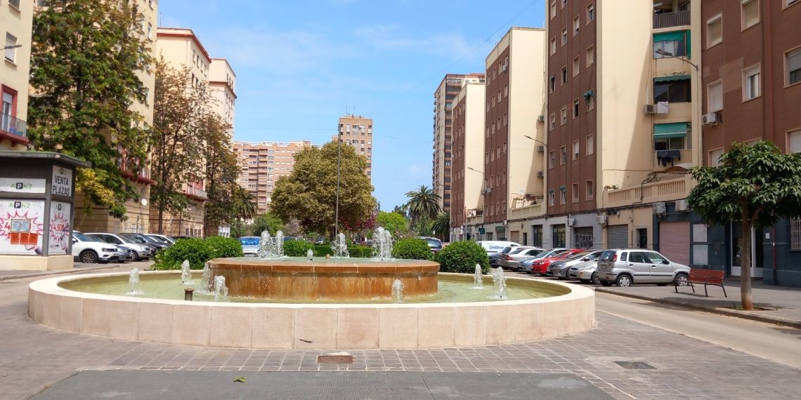 El Ayuntamiento de Valencia rehabilita la fuente de L’Alguer tras actos vandálicos