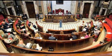 Valencia aprueba la nueva ordenanza de limpieza con sanciones de hasta 3.000 euros