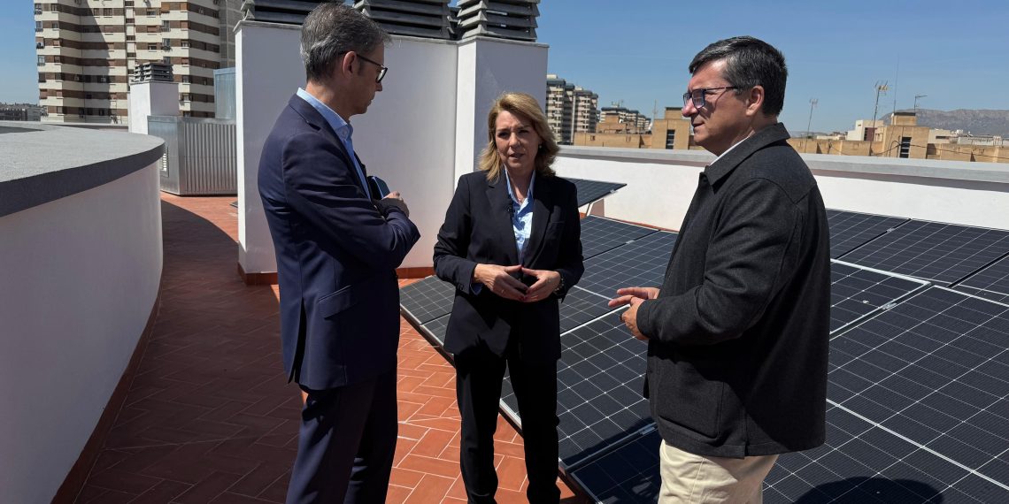 Susana Camarero reafirma el compromiso del Consell con la rehabilitación del barrio Miguel Hernández de Alicante