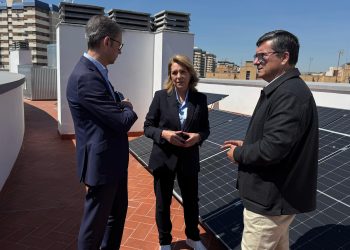 Susana Camarero reafirma el compromiso del Consell con la rehabilitación del barrio Miguel Hernández de Alicante