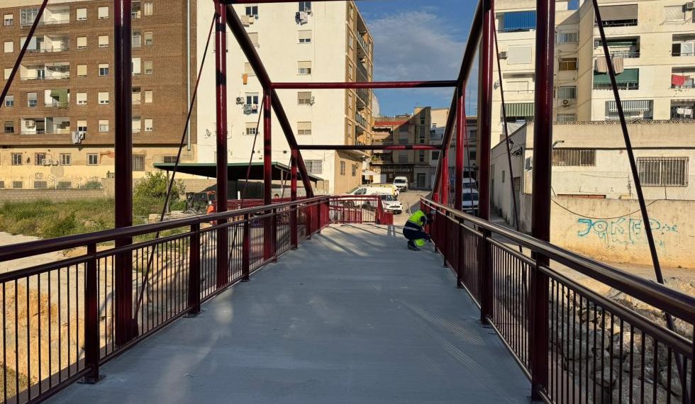 Chiva recupera la movilidad con la nueva pasarela de Ramón y Cajal elevada para evitar riadas