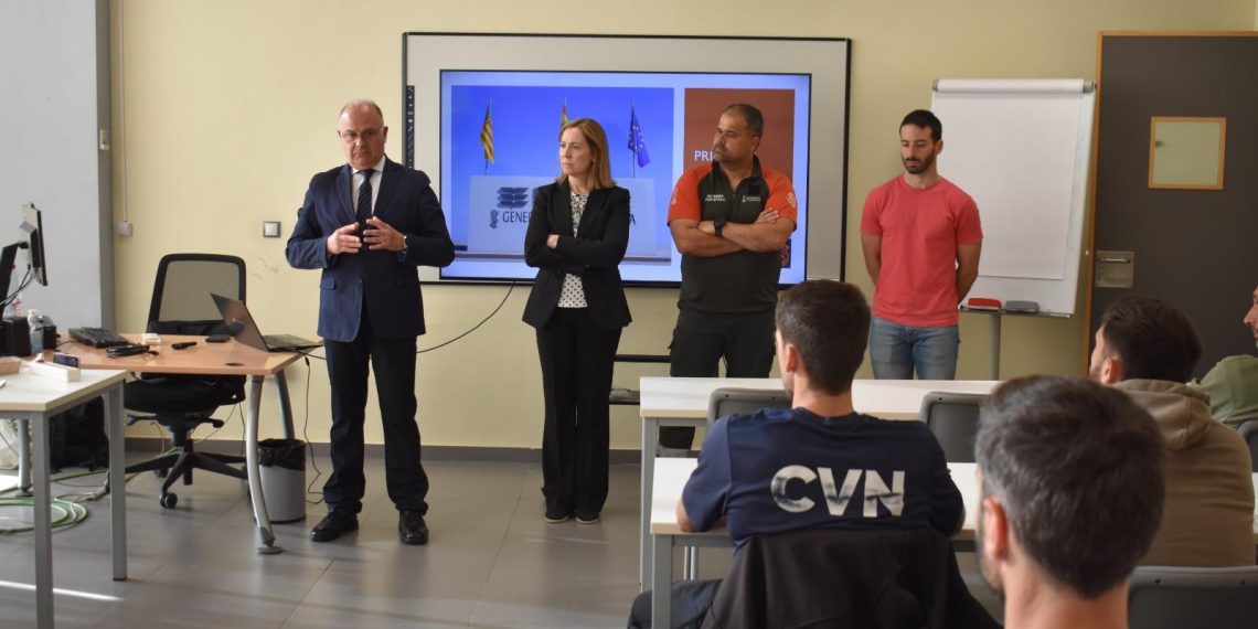 La Generalitat forma a nuevos bomberos forestales en gestión de incendios y emergencias