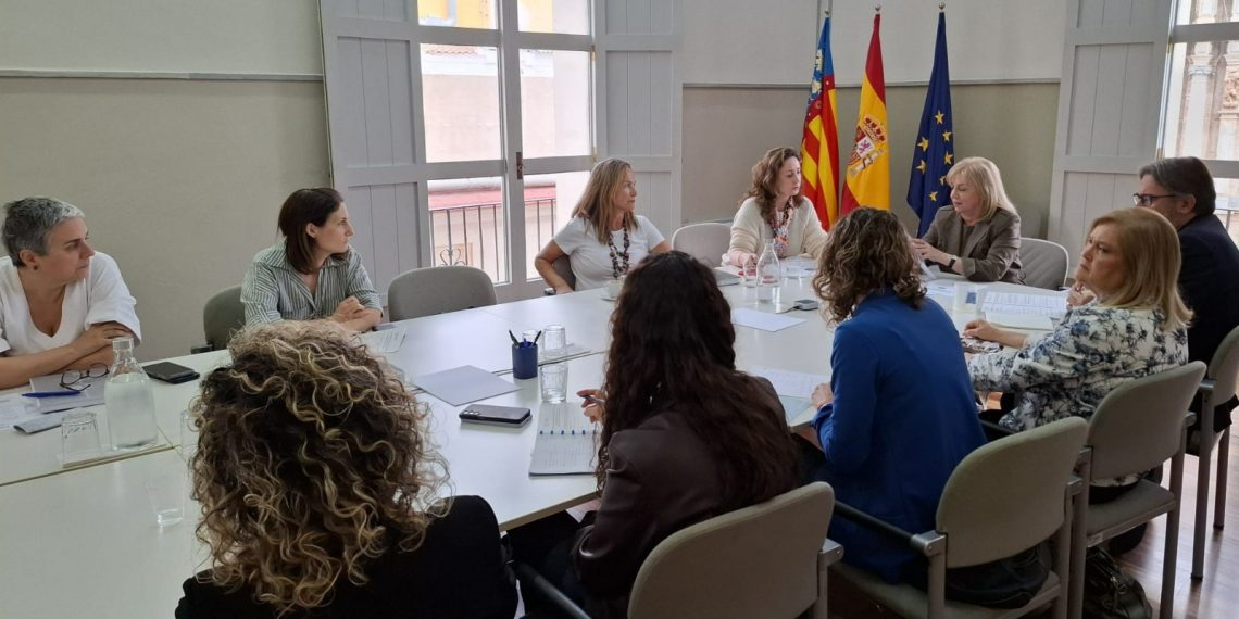 La Generalitat constituye un equipo de coordinación para mejorar la atención a personas con medidas judiciales de apoyo