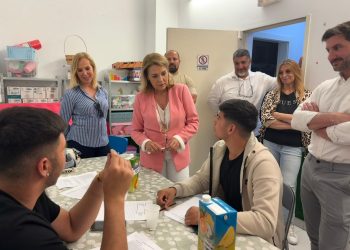 Camarero destaca el programa ‘Sarsalé’ como herramienta de inclusión educativa para el pueblo gitano en la Comunitat Valenciana