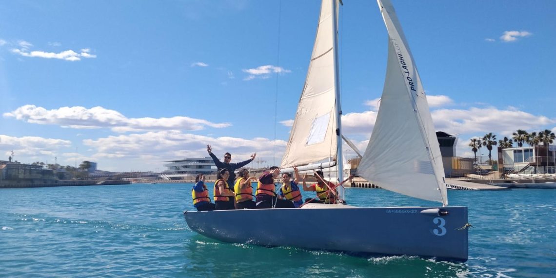 La FVCV y YMCA acercan la vela a jóvenes como oportunidad formativa y laboral