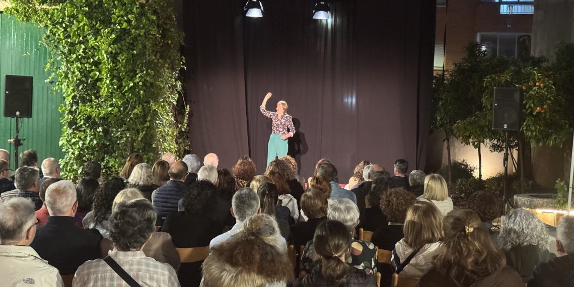 “Contes baix les estrelles” arranca con éxito en Almussafes con Cuentos para Adultos