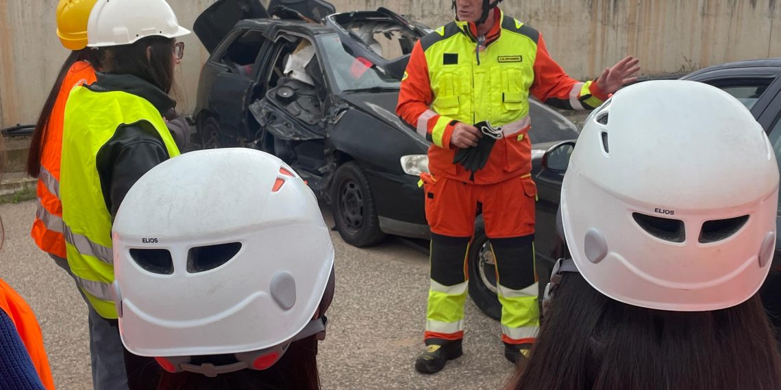 Bomberos de Valencia forman a 300 estudiantes de Enfermería en rescate y emergencias
