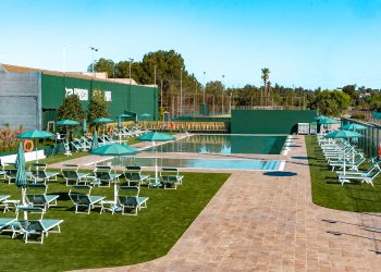 El Club Aspresso K7 inaugura la primera piscina climatizada exterior de Valencia