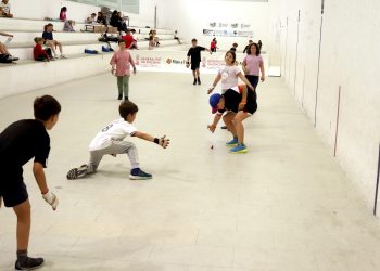 Más de 500 escolares participan en la Trobada de Pilota a l’Escola celebrada en Dénia