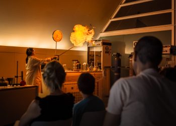 El Museu de les Ciències refuerza su programación familiar con talleres, cine científico y astronomía en el puente de mayo