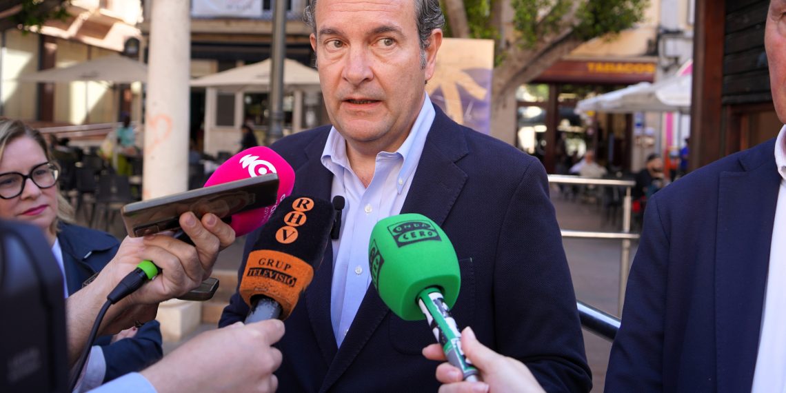 Pastor exige a Morant romper su silencio: “No puede esconderse más ante el escándalo de la familia Puig”