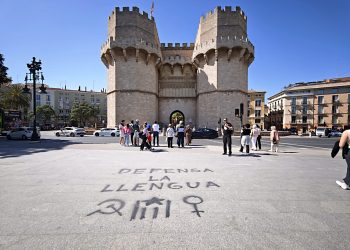 Lo Rat Penat denuncia pintadas en las Torres de Serranos tras la manifestación del 25 de abril