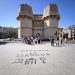 Lo Rat Penat denuncia pintadas en las Torres de Serranos tras la manifestación del 25 de abril