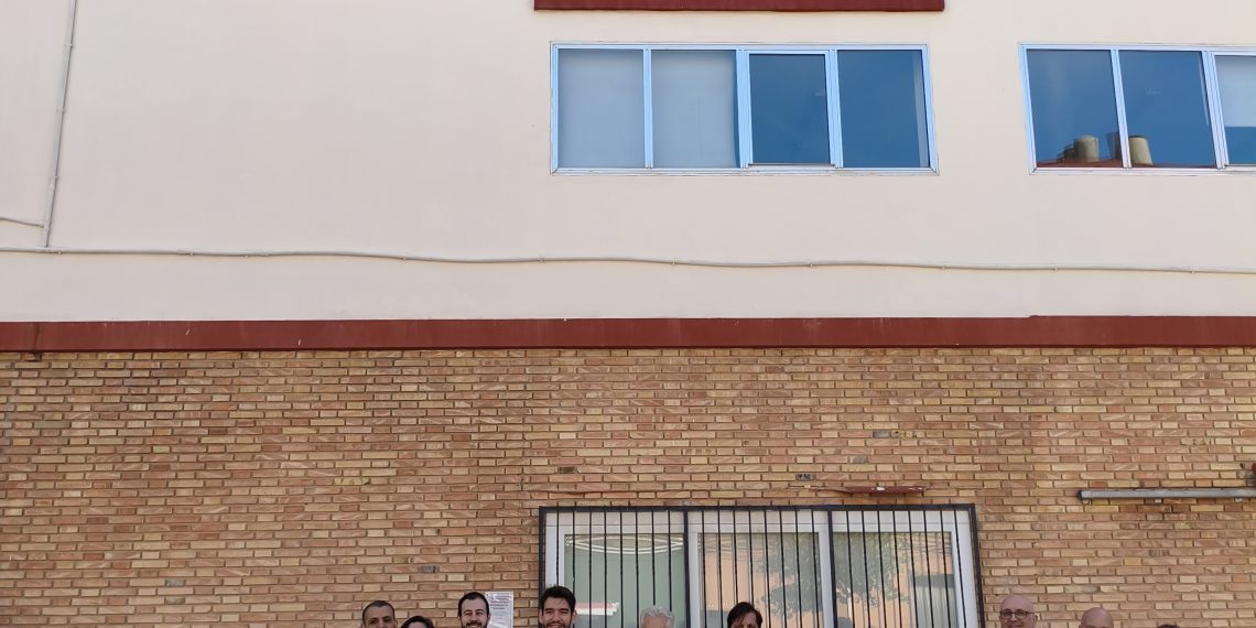 Alzira inaugura un mural feminista contra la violencia de género en un espacio público