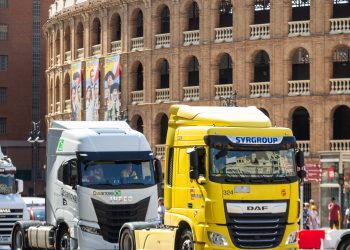 Transportistas denuncian el colapso de la ITV valenciana y lanzan ‘Ni un Minuto más’