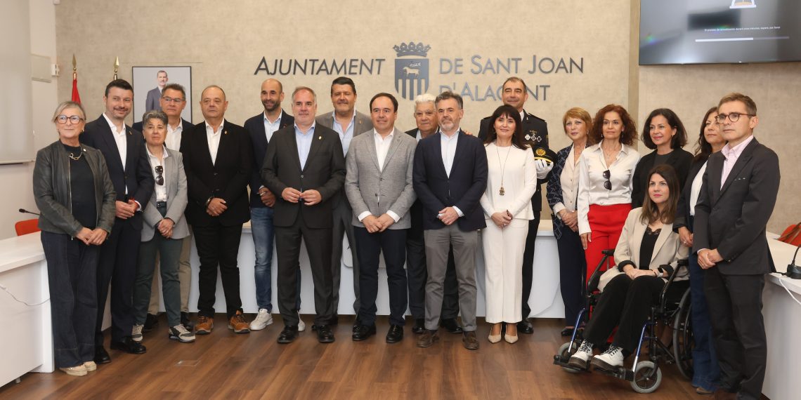 El Consell refuerza su compromiso con Sant Joan d’Alacant mediante proyectos clave en vivienda y educación