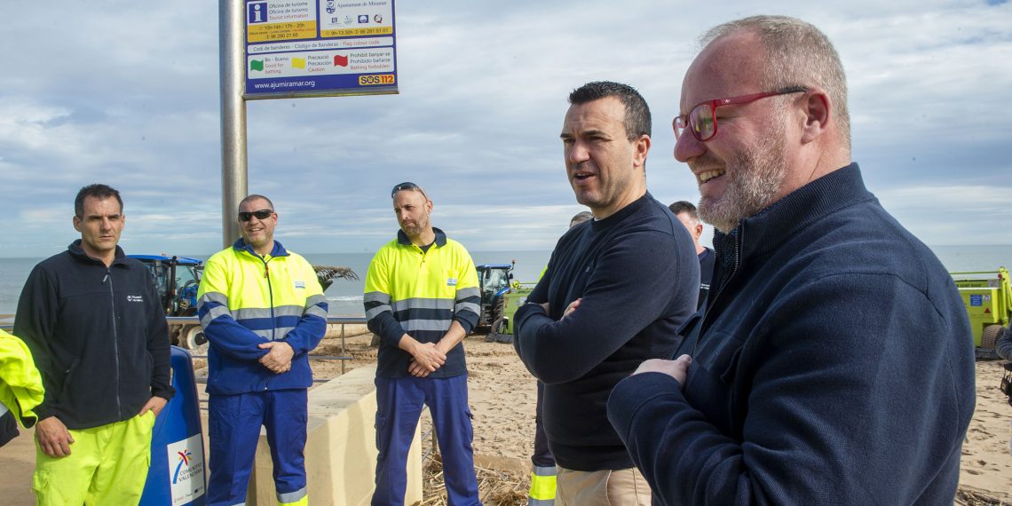 La Diputación de Valencia destina 2,3 millones de euros para potenciar el servicio de limpieza de sus playas
