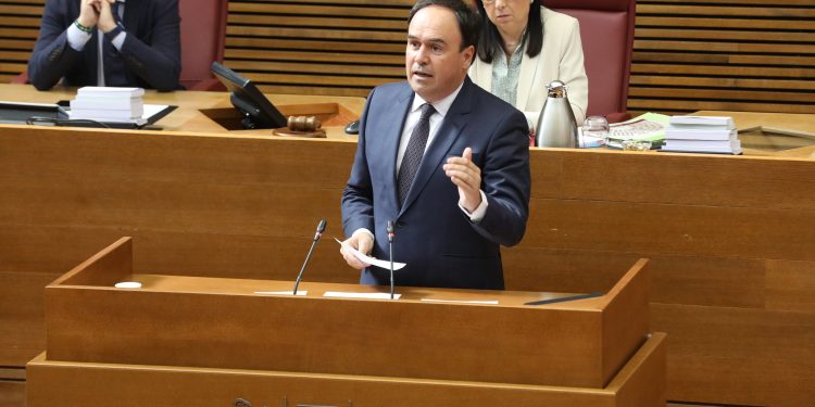Pérez Llorca recurrirá el decreto de regularización de migrantes ante los tribunales