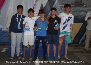 Tomás Carbonell, Nikole Douglass y Connor Woods, campeones autonómicos de Optimist 2026