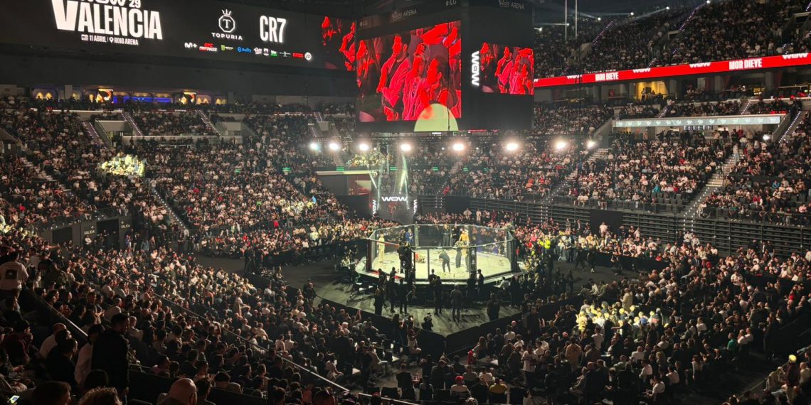 Enoc Solves se retira en el WOW 29 ante un Roig Arena abarrotado con récord de asistencia