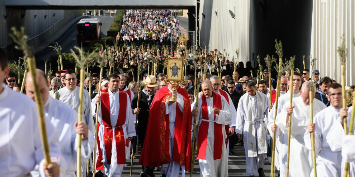 À Punt se vuelca con la Romería de la Santa Faz con una programación especial en radio y televisión