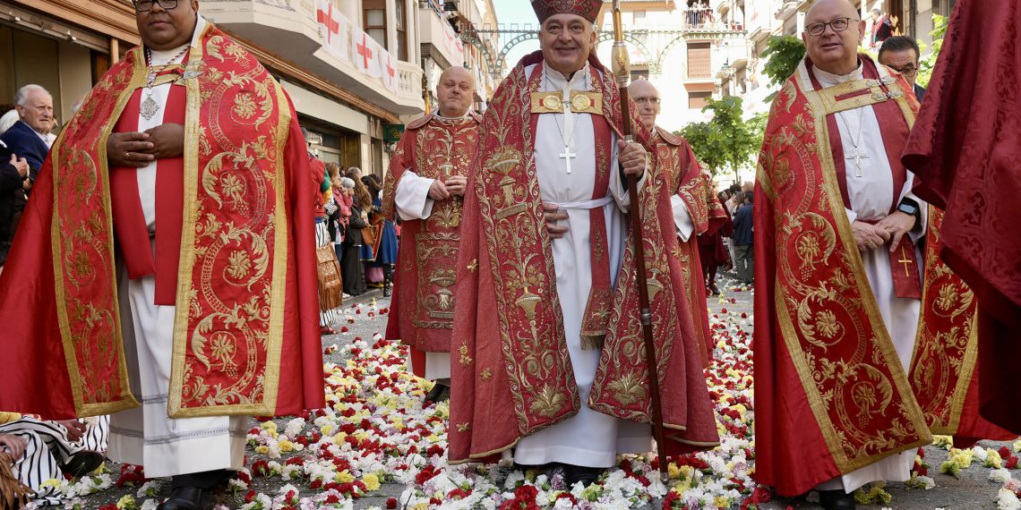 El arzobispo Enrique Benavent preside en Alcoy la misa del Jubileo de San Jorge en el 750 aniversario