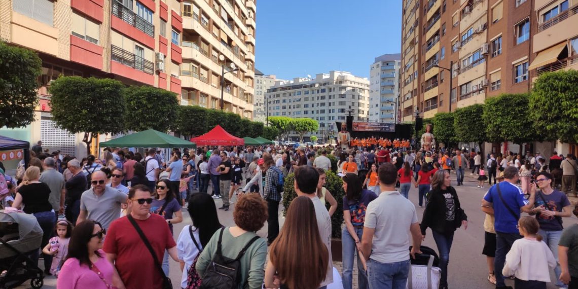 Alzira reúne a 20.000 personas en una ‘Trobada d’Escoles’ en Valenciano histórica