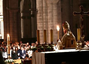 La Catedral acoge la solemne Vigilia Pascual